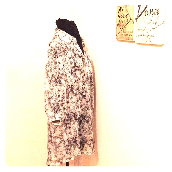 $ ⬇️ Zoa Sheer Black & White Animal Print Tunic - Picture 7 of 7